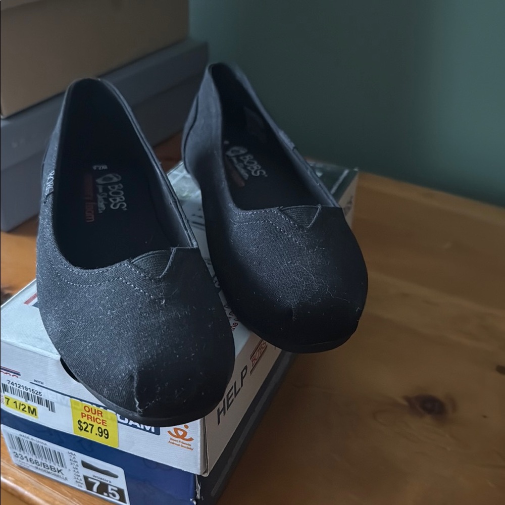 Woman’s flats- never worn